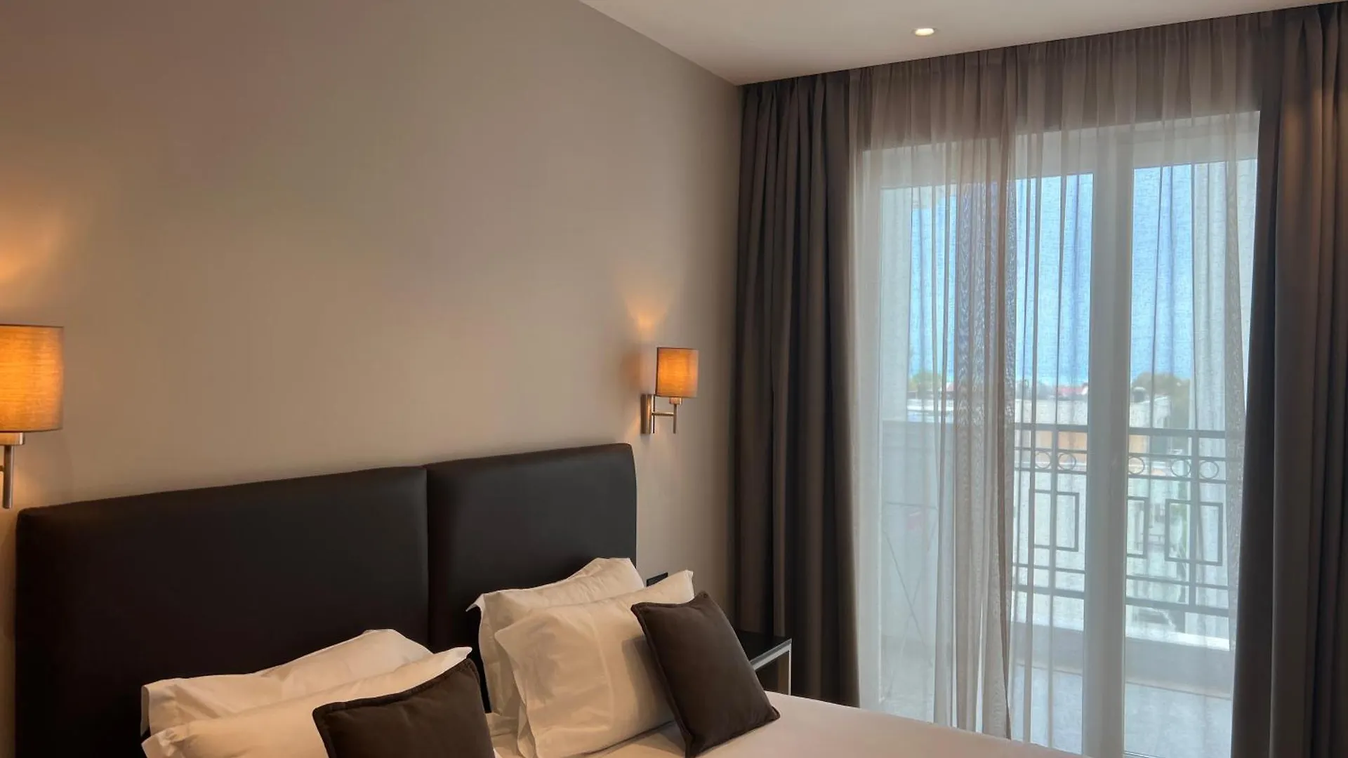 Coastline Luxury Apart Hotel Golem  Albania