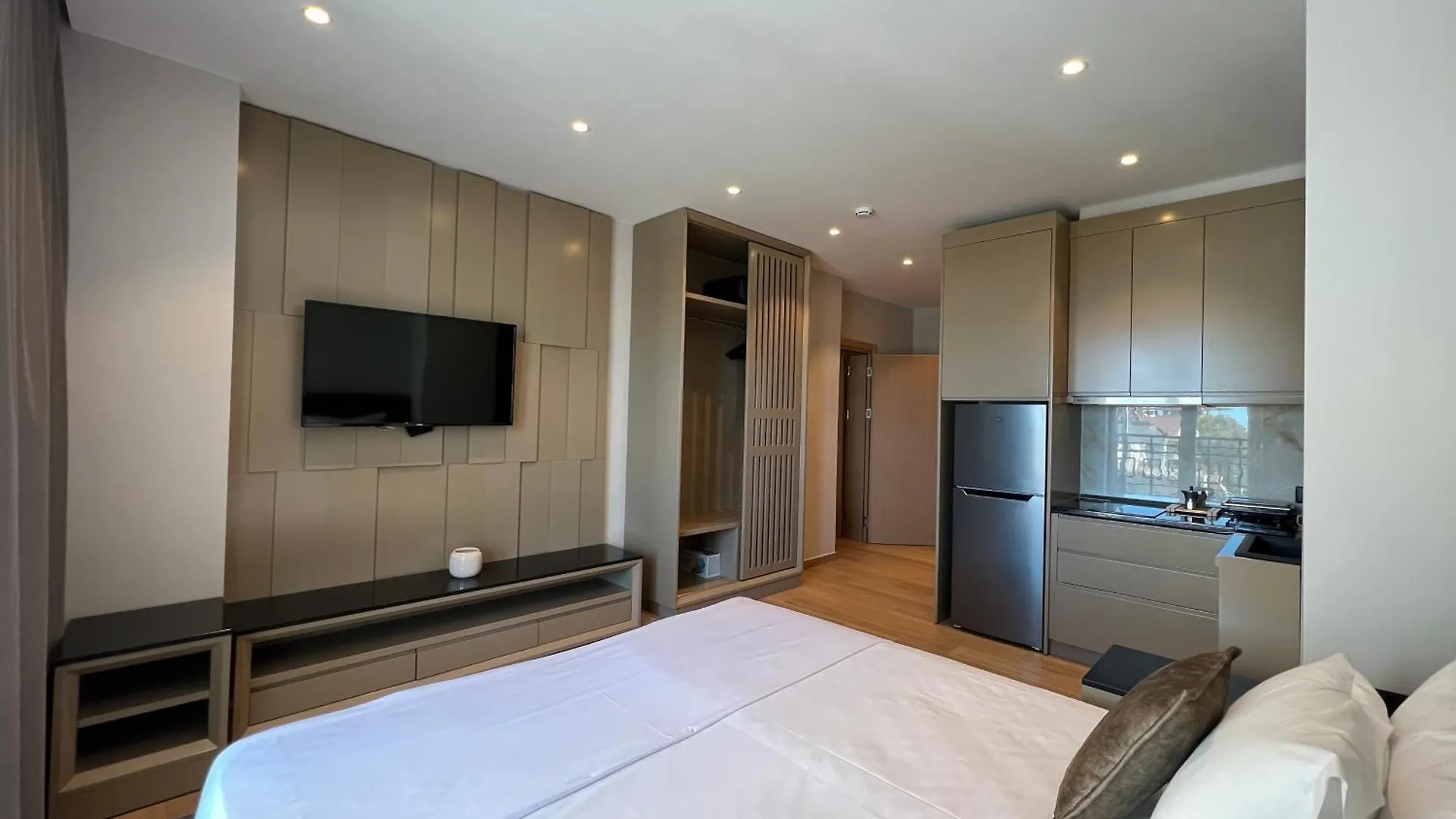 Aparthotel Coastline Luxury Apart Hotel Golem  Albania