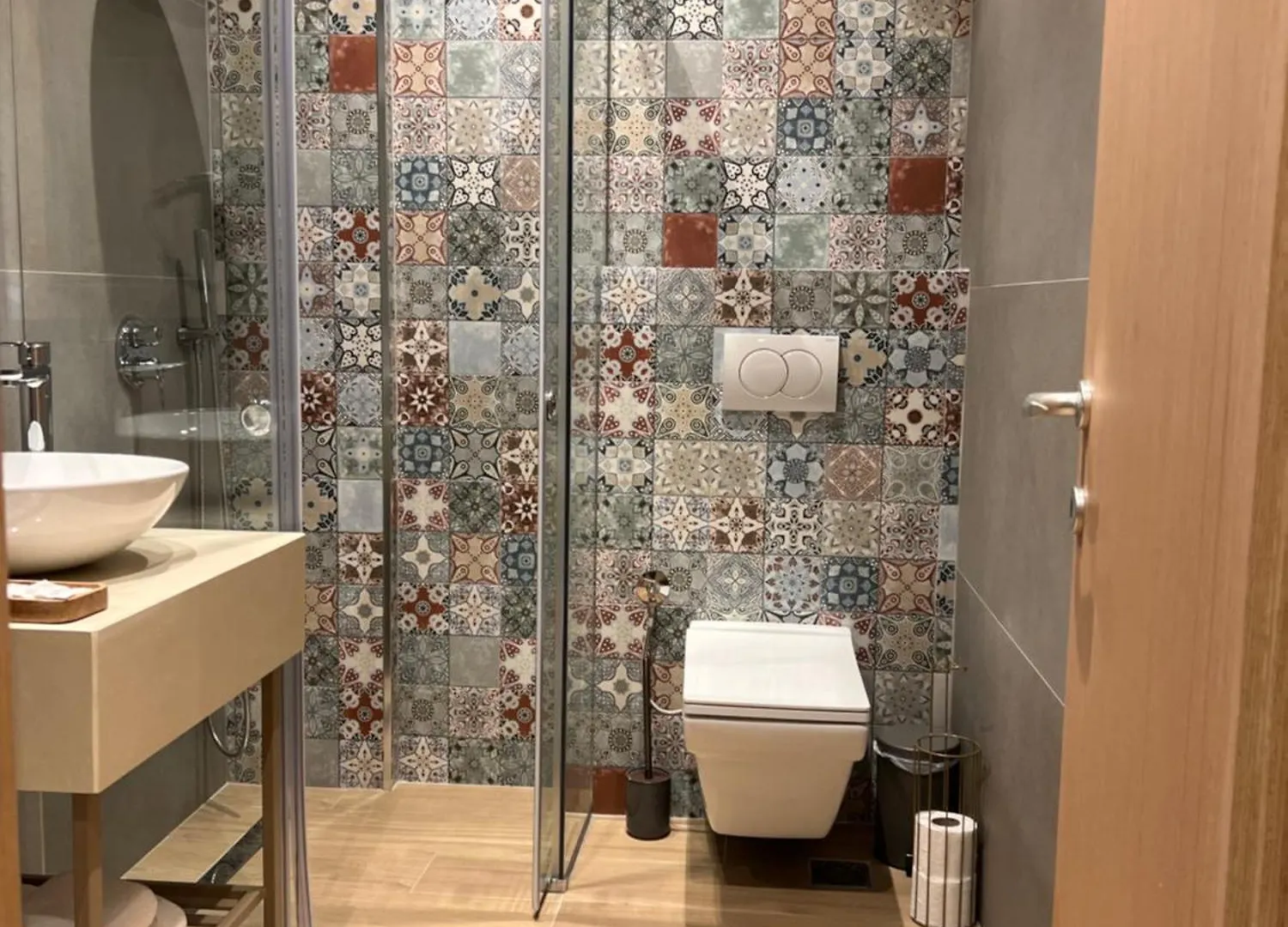 Coastline Luxury Apart Hotel Golem