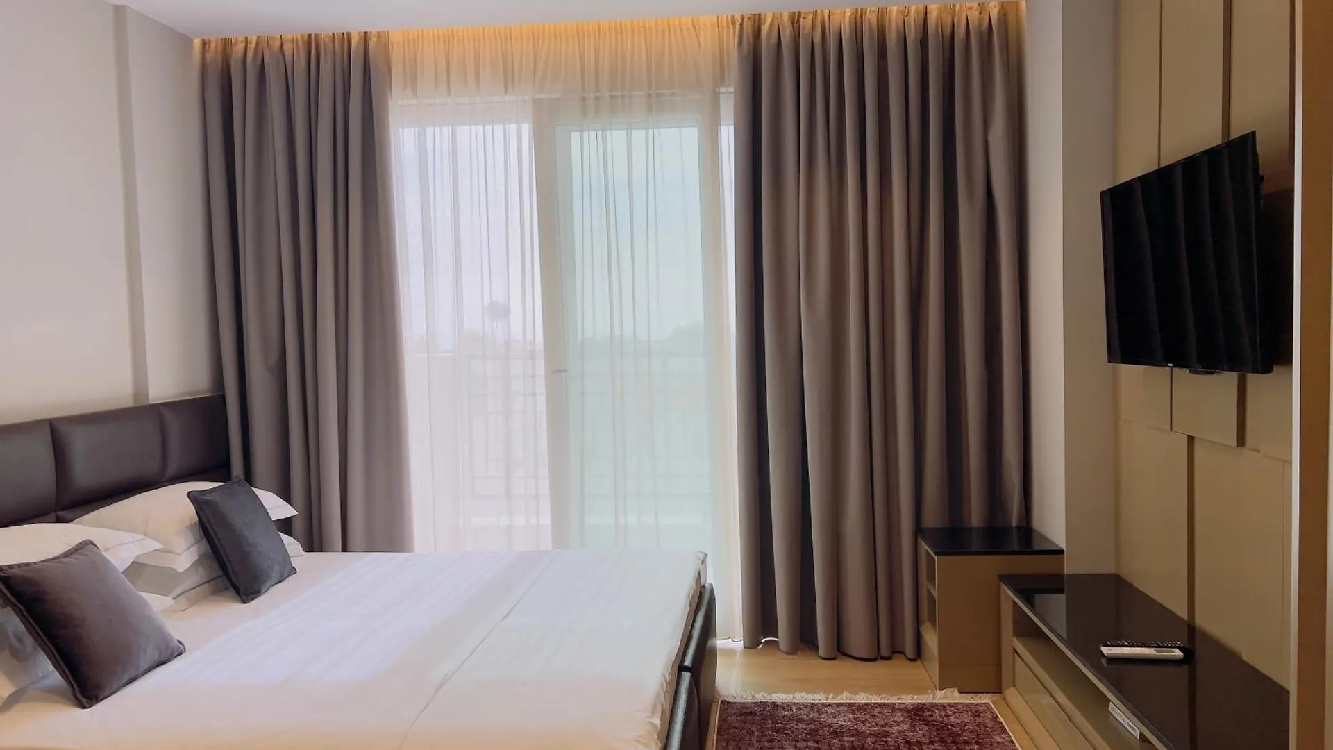 Coastline Luxury Apart Hotel Golem  0*, Golem (Tirana)