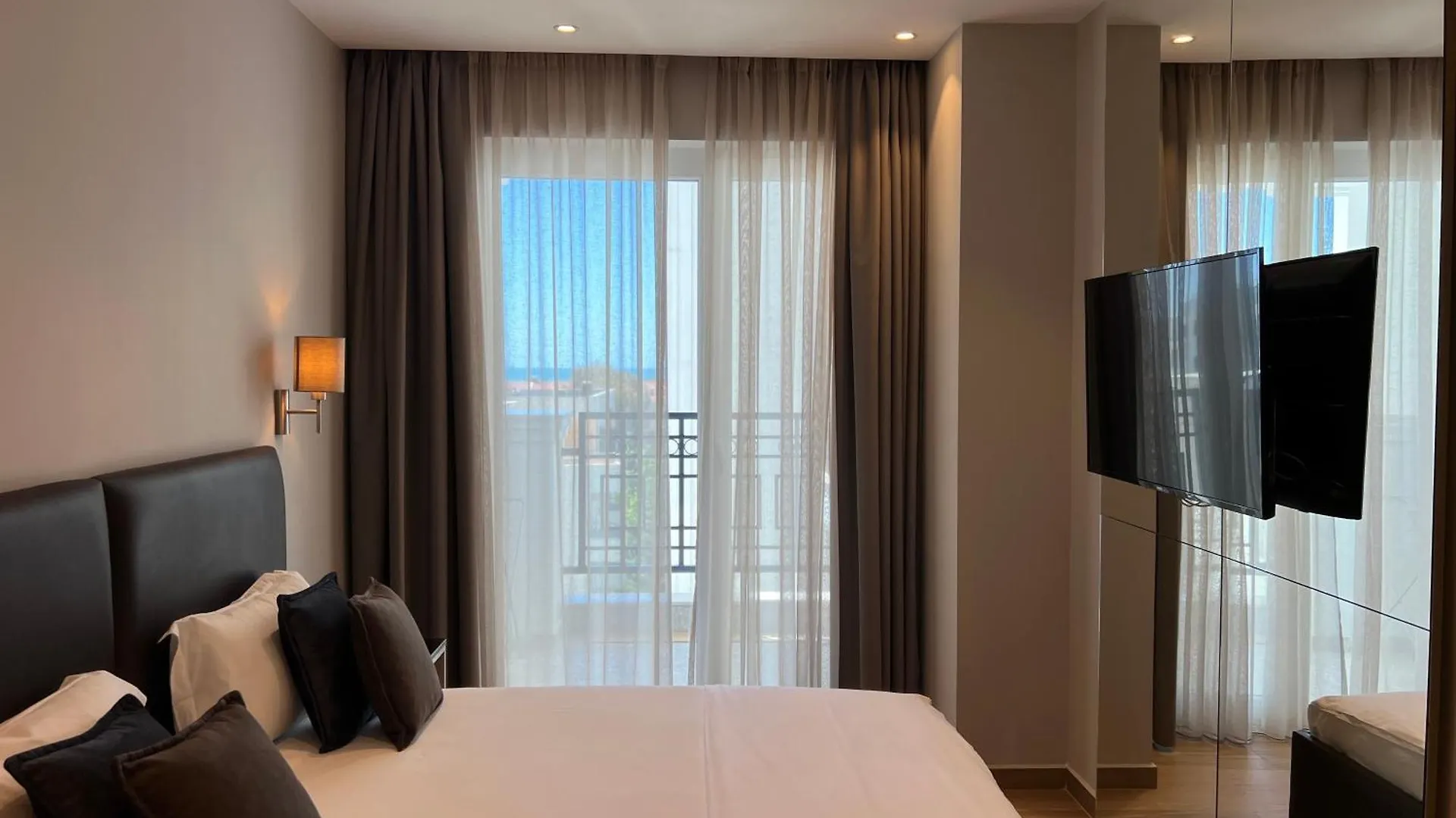 Coastline Luxury Apart Hotel Golem  0*, Golem (Tirana) Albania
