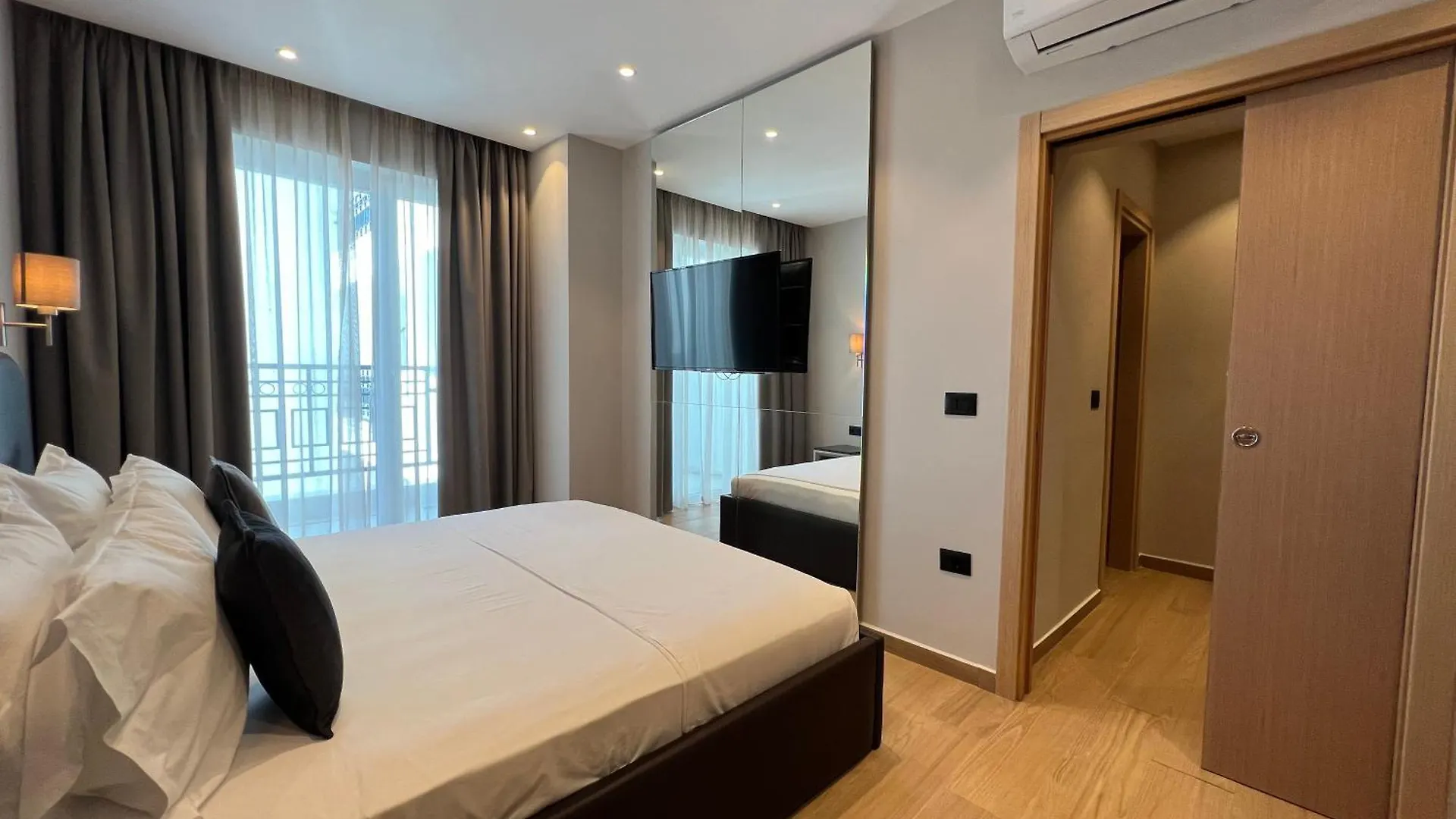 Coastline Luxury Apart Hotel Golem